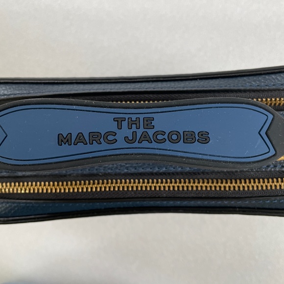 Marc Jacobs Crossbody Leather Top Bag (NOT the mini) - Picture 8 of 10